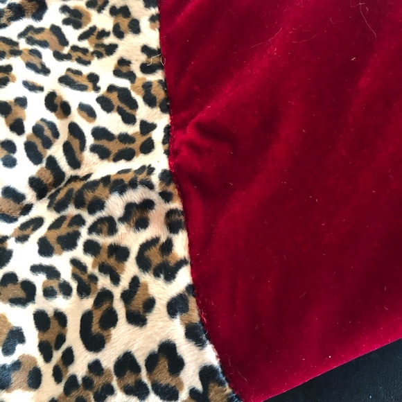 Red velvet tree skirt - Picture 2 of 2